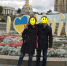 В самом центре Киева. Мы специально закрыли лица. Не дай бог, если после этих заметок с нашими друзьями и родней что-то случится. А на Украине, нынешней, такое очень легко возможно. Фото авторов. - KP.Ru