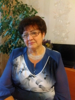 • кроме общественной работы, Тамара Генрих, председатель первичной организации инвалидов микрорайона машзавода, увлекается цветоводством. В её квартире уживаются орхидеи, герани и два с лишним десятка фиалок.