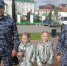 В Тобольске росгвардейцы вызволили двойняшек, застрявших в качелях - ИА Тюменская линия