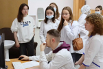 В тюменской поликлинике студентов обучили выявлять опасные новообразования