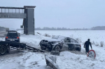 На трассе Екатеринбург – Тюмень BMW улетела в кювет, пострадали двое детей
