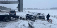 На тюменской трассе иномарка с двумя детьми улетела в кювет - NG72.Ru