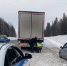 Тюменские автоинспекторы помогли семье из Сургута вытащить машину из сугроба - Комсомольская правда