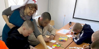 Сёстры милосердия провели для несовершеннолетних, находящихся в СИЗО-1 г. Тюмени, мастер-класс «Открытка к 8 марта своими руками» - УФСИН