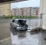 Водитель сбежал. В Тюмени машина на скорости протаранила надземный пешеходный переход - MegaTyumen.Ru