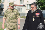 В Тюмени иерей Роман Богдасаров поздравил личный состав Уральского округа Росгвардии с Днём России
