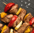 Шашлык будет сочнейшим! Опустите мясо на 30 секунд в эту жидкость — и гости сметут этот деликатес - NG72.Ru