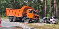 Под Тюменью самосвал врезался влобовую с легковушкой - NG72.Ru