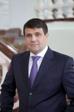 Владимир Пискайкин поздравил жителей Тюменской области с Днем Государственного флага РФ