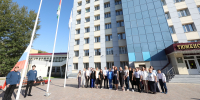 Флаг России подняли у главного корпуса ТМУ в День Государственного флага - Тюменский ГМУ