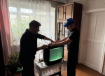 Тюменские партийцы помогли починить телевизор ветерану труда