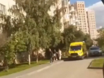 Врачи рассказали о состоянии девочки, выпавшей из окна на улице Муравленко в Тюмени