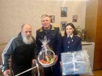 Руководитель СУ СК России по Тюменской области Александр Александрович Кубляков поздравил ветерана Великой Отечественной войны с Новым годом и Рождеством Христовым