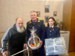 Руководитель СУ СК России по Тюменской области Александр Александрович Кубляков поздравил ветерана Великой Отечественной войны с Новым годом и Рождеством Христовым
