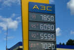 Антимонопольная служба России требует от нефтяников ответственного подхода к ценам на топливо