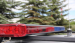 В Тюмени неизвестный поцарапал около 15 автомобилей во дворе на улице Сперанского