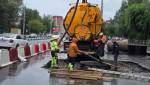 На улице Пермякова в Тюмени восстанавливают коллектор полимерным «рукавом»